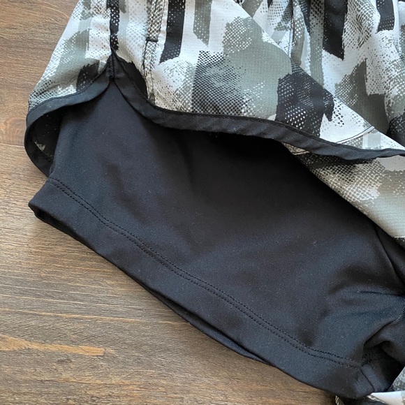 athletic shorts - Picture 2 of 2